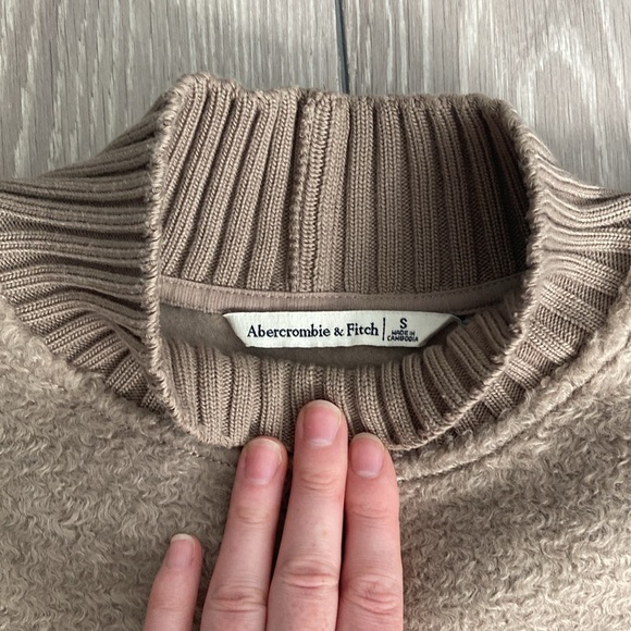 Abercrombie Turtleneck Sweater (NWOT) - Picture 3 of 3
